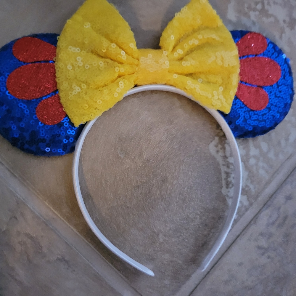 Snow white ears